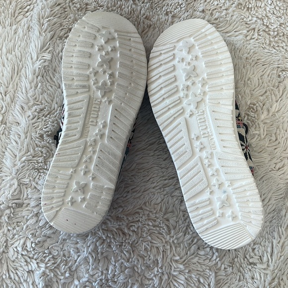 Hey dude women’s Wendy Aztec print shoes size 10 NWT - Picture 4 of 4